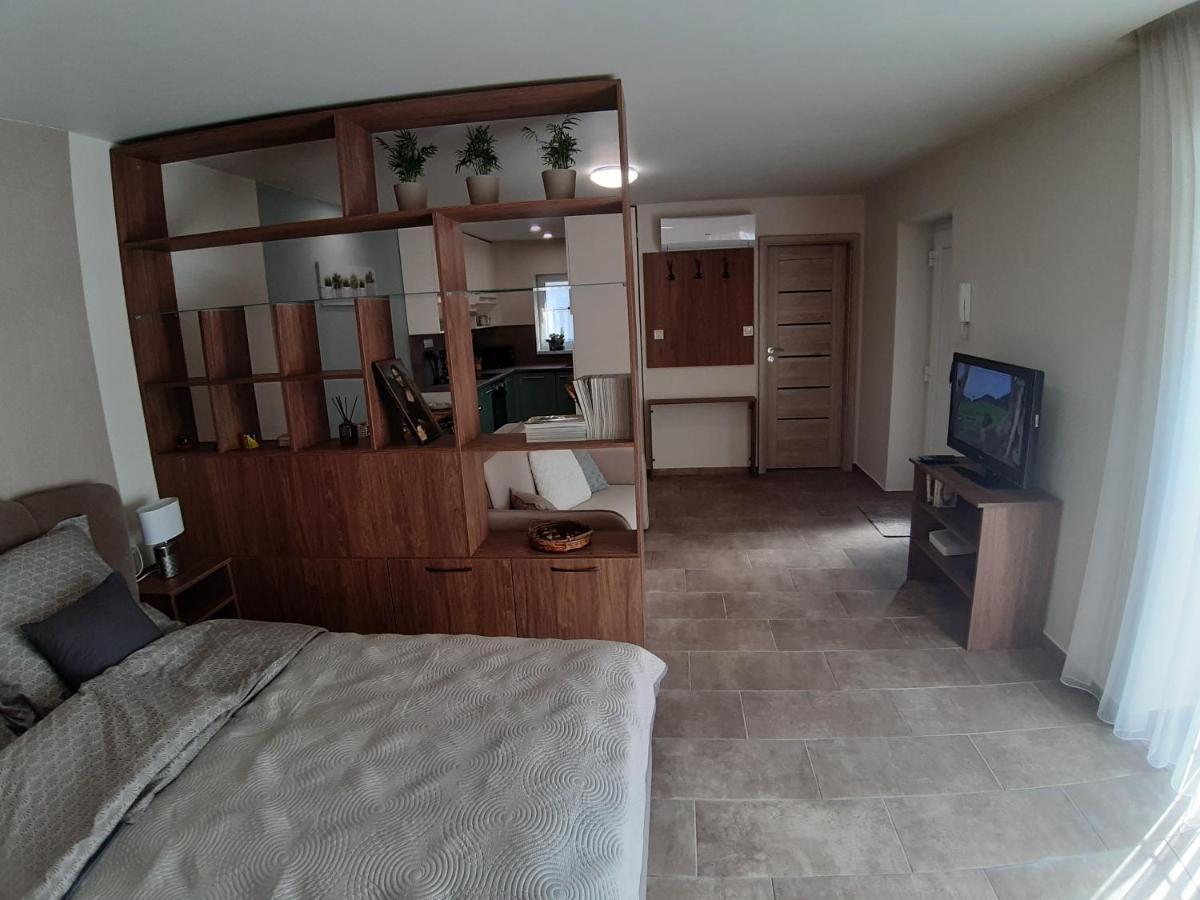 Profi Keco Apartman Balatonalmádi Esterno foto