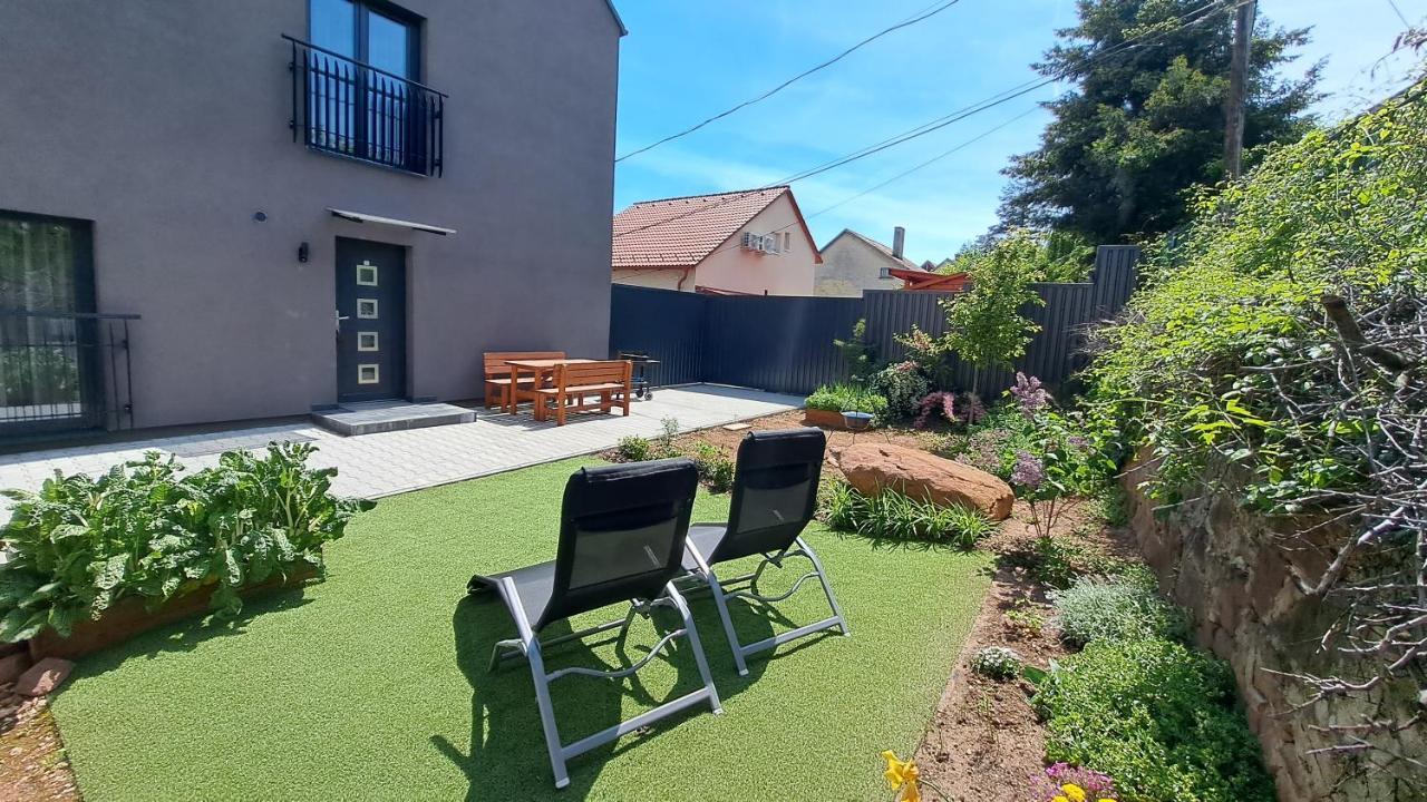 Profi Keco Apartman Balatonalmádi Esterno foto